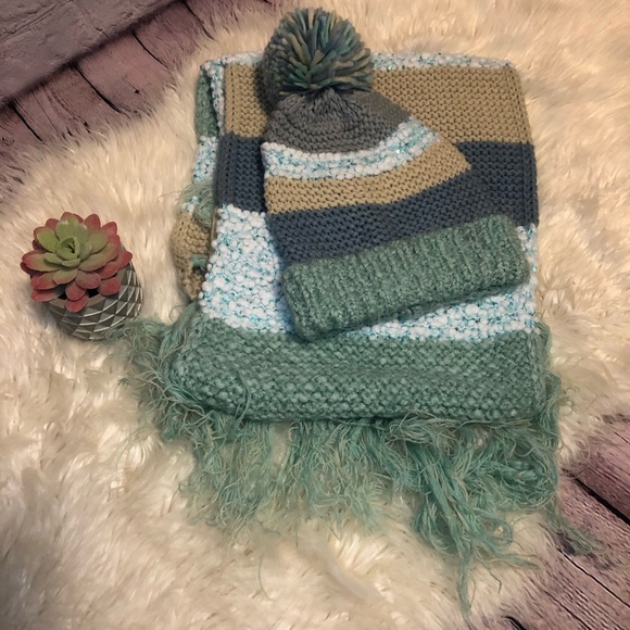 Accessories - Knit Scarf Set